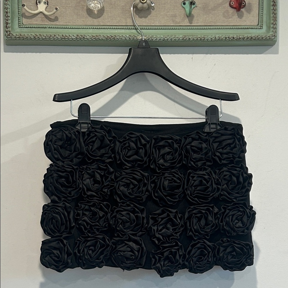 Dolls Kill Current Mood Chic Black Rosette Mini Skirt w/shorts medium new w tag